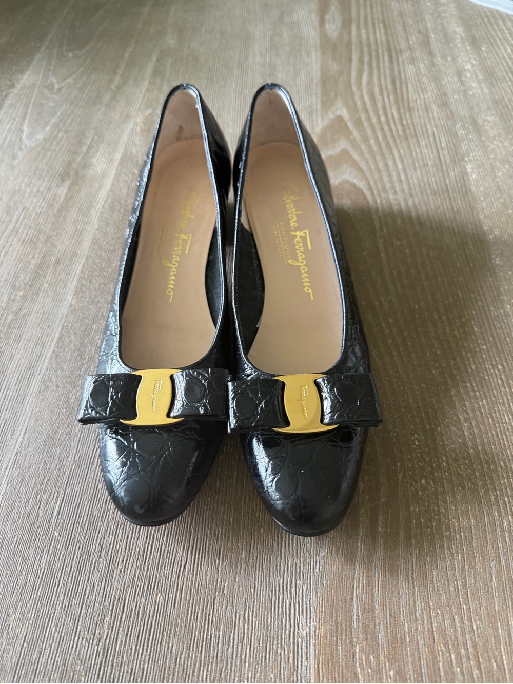 Vintage Salvatore Ferragamo Vara Bow Pumps - Black Croc Embossed Leather 7.5